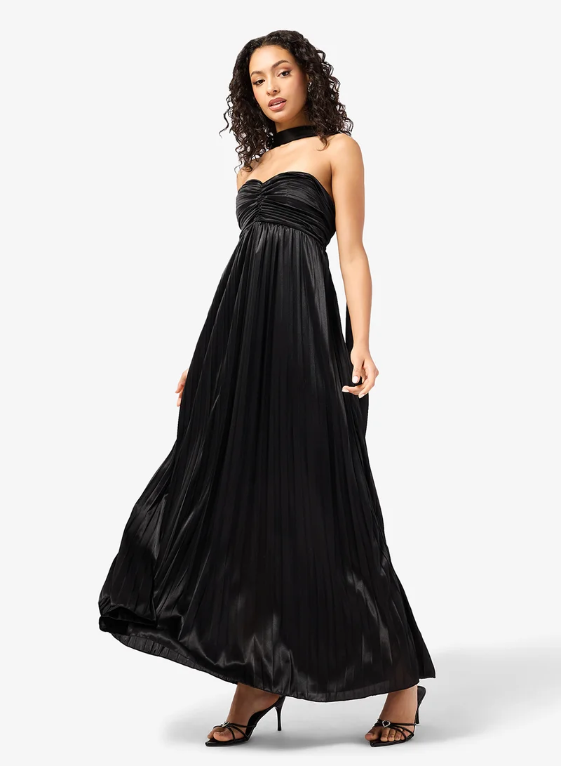 Ginger Sweetheart Neckline Plisse Dress with Scarf